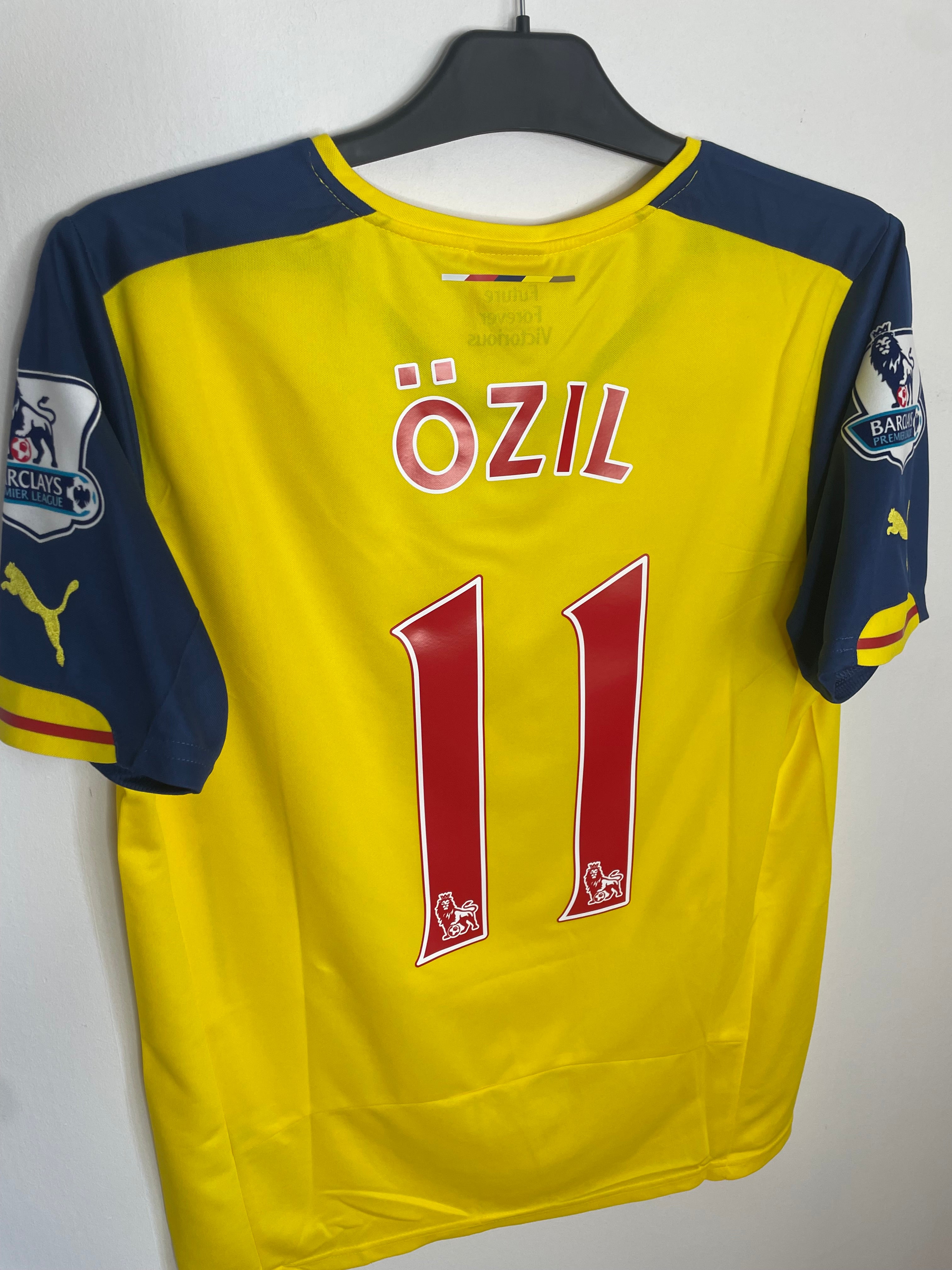 Arsenal 2014-15 Away Shirt Özil #11 BNWT Medium