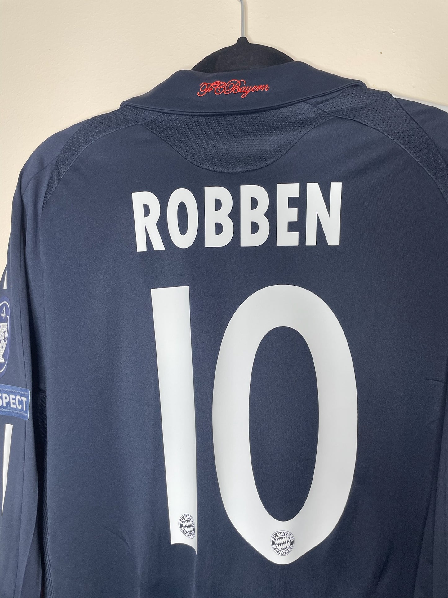 Bayern Munich 2008-10 Player Version UCL Away Shirt Robben #10 Medium