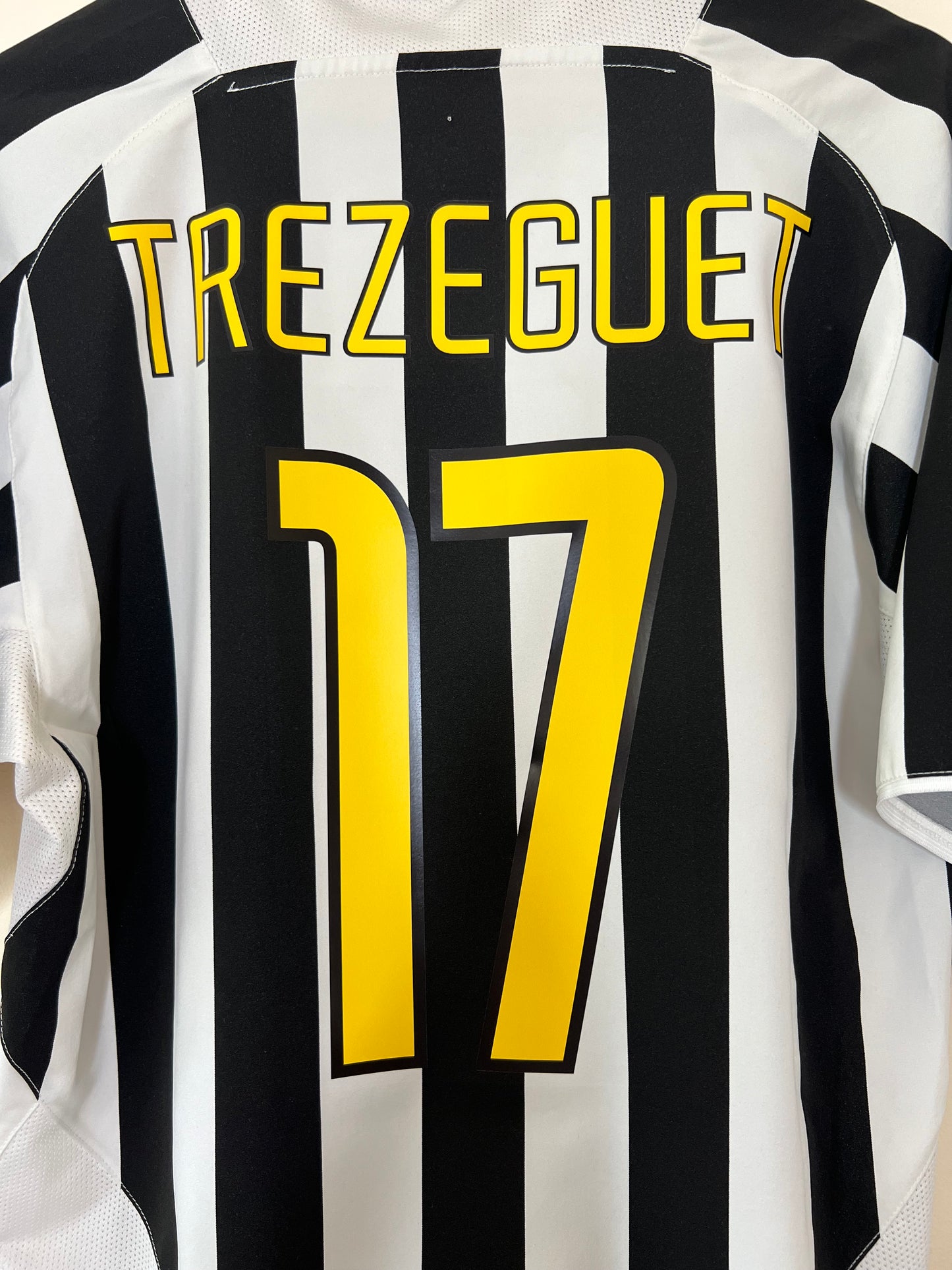 Juventus 2003-04 Home Shirt Trezeguet #17 Medium