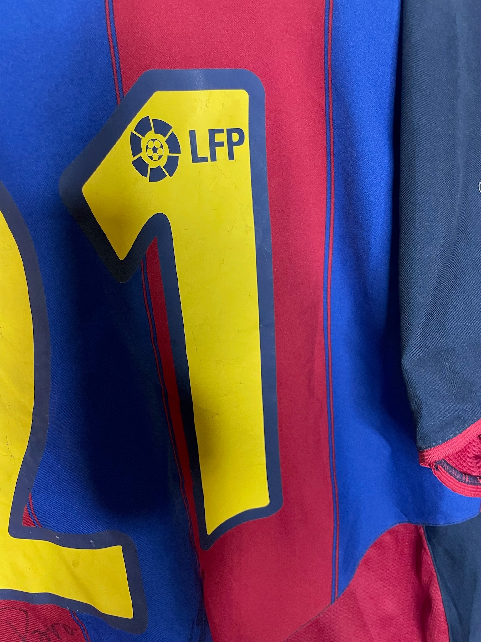 FC Barcelona 2003-04 SIGNED Home Shirt Luis Enrique #21 Medium
