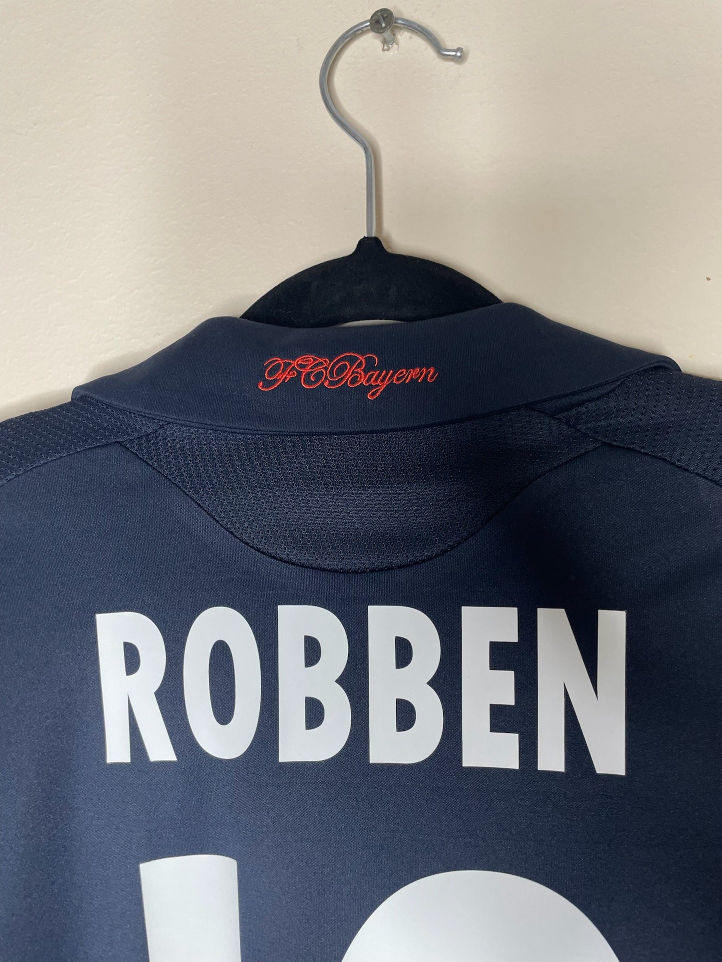 Bayern Munich 2008-10 Player Version UCL Away Shirt Robben #10 Medium