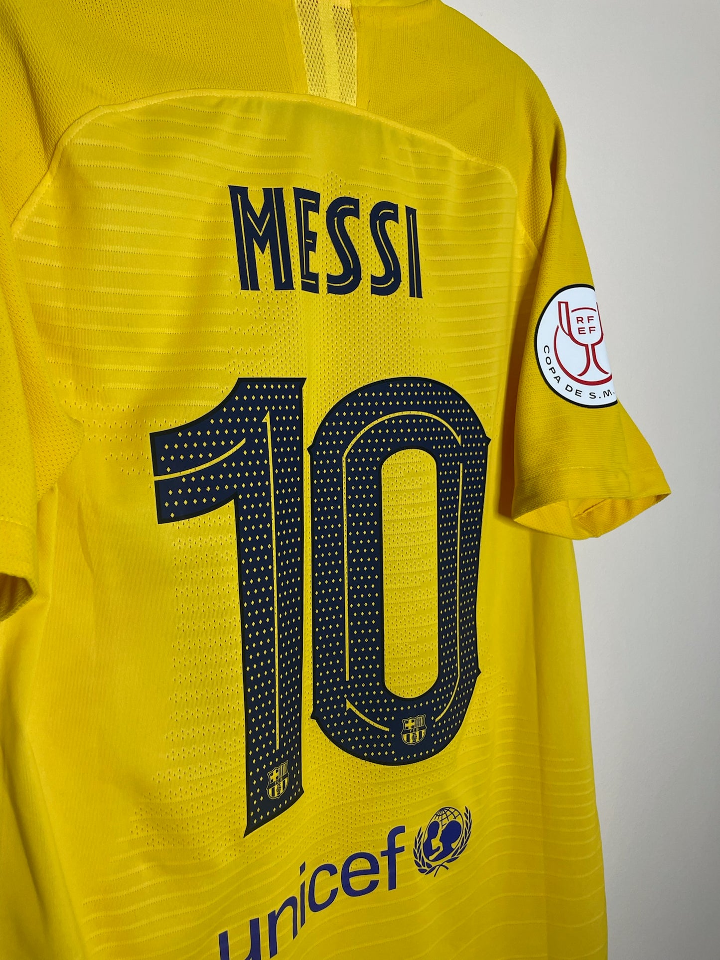 FC Barcelona PLAYER VERSION 2020-21 Copa Del Rey Final Fourth Shirt Messi #10 Medium