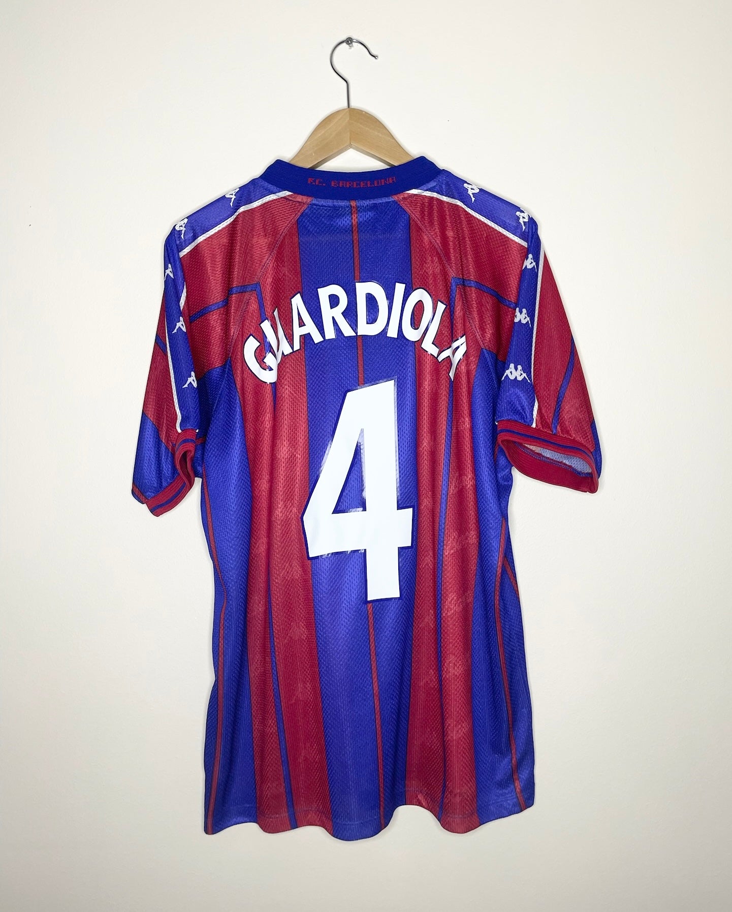 FC Barcelona 1997-98 Home Shirt Guardiola #4 Medium