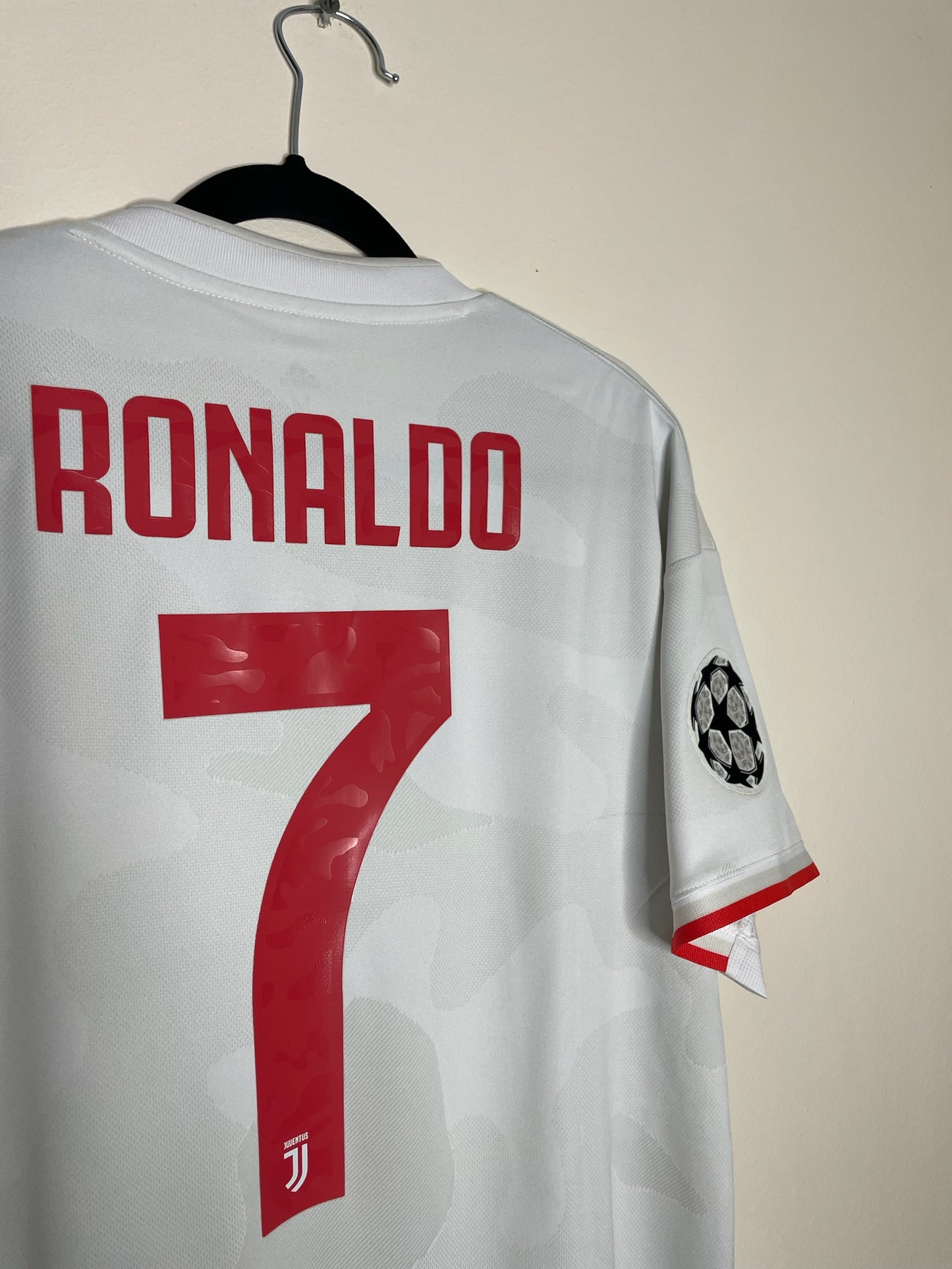 Juventus 2019-20 UCL Away Shirt Ronaldo #7 Medium