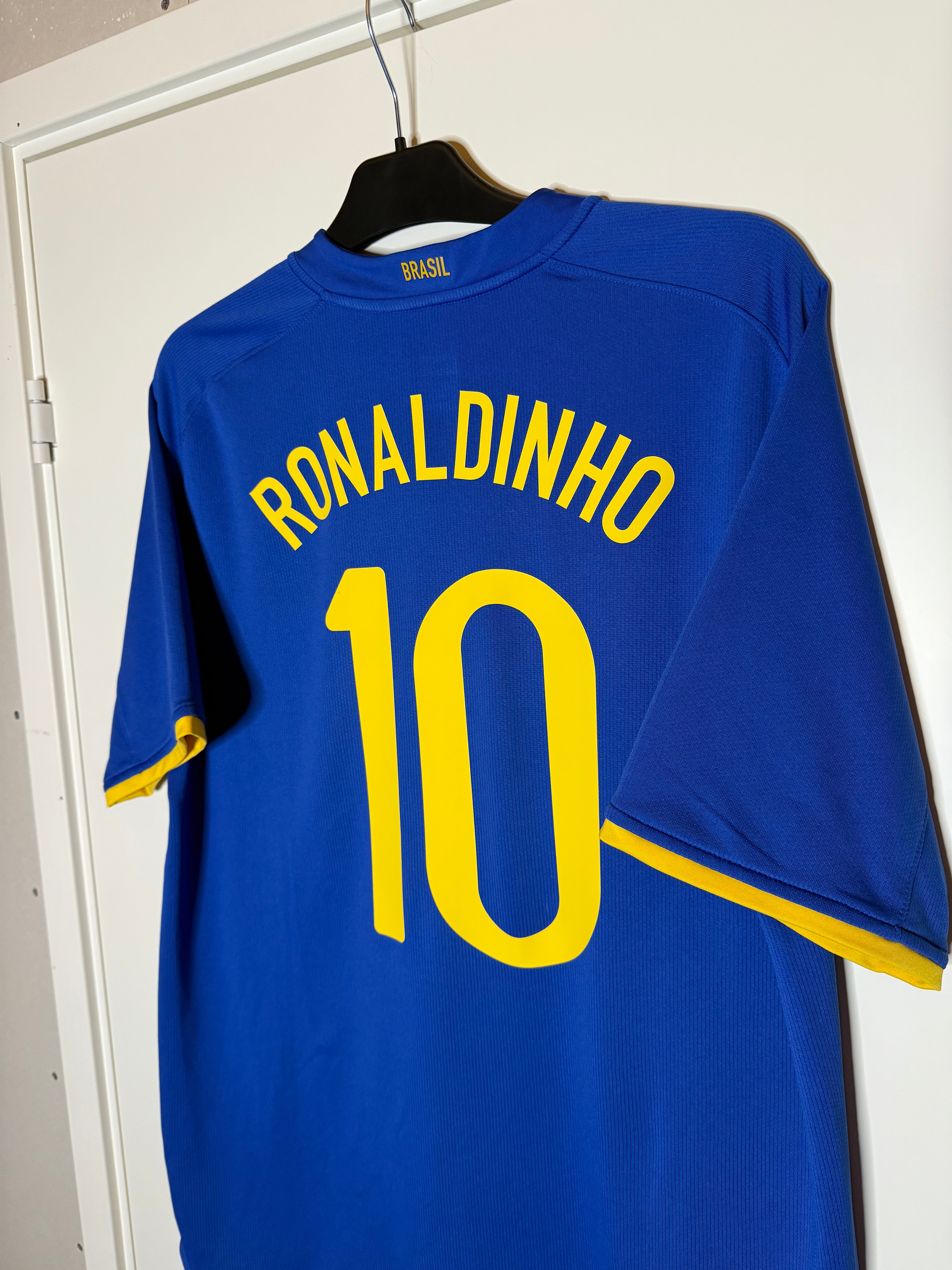 Brasilien 2008 Bortatröja Ronaldinho #10 Large