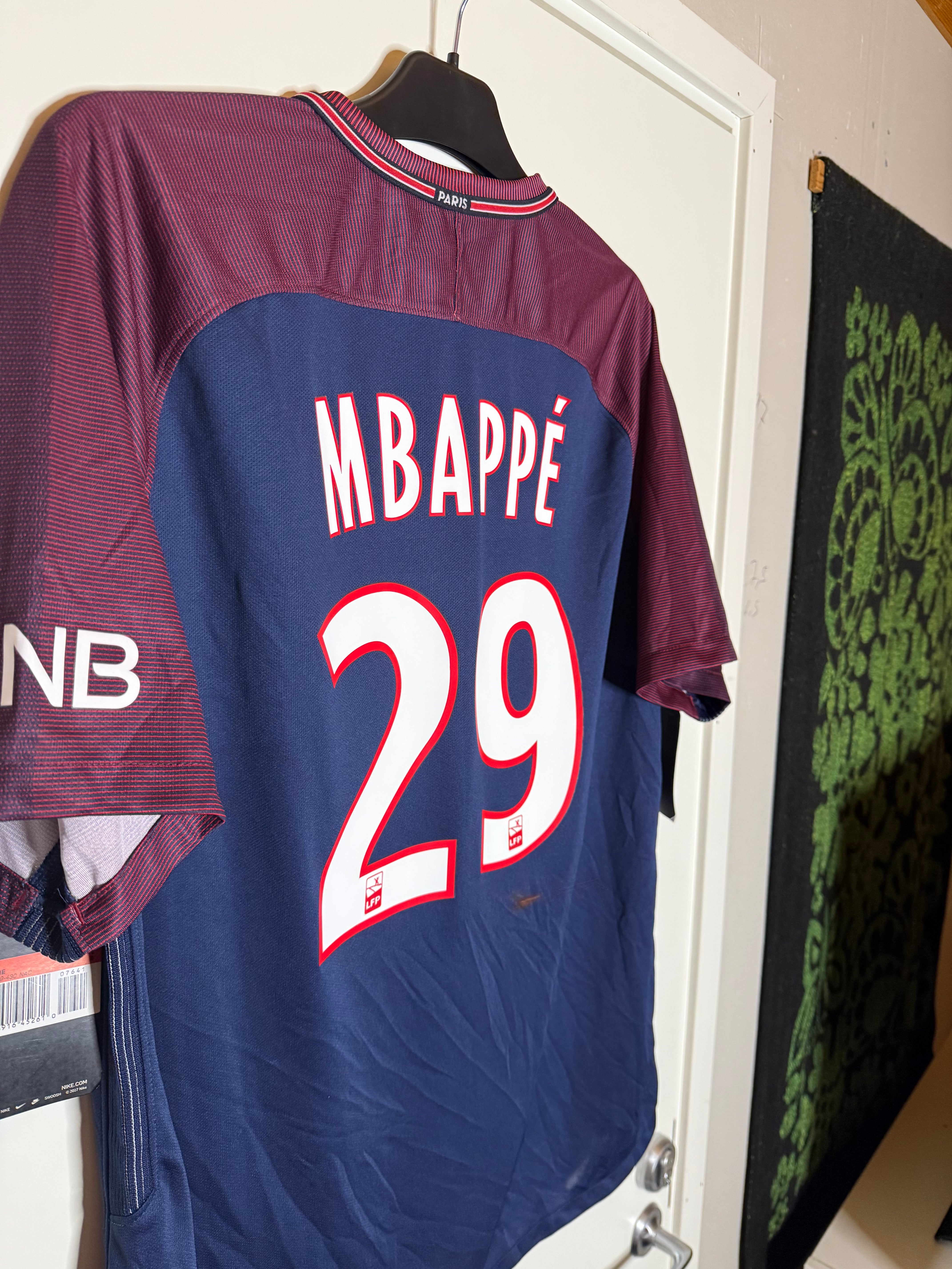 Paris Saint-Germain 2017-18 BNWT Hemmatröja Mbappe #29 Large