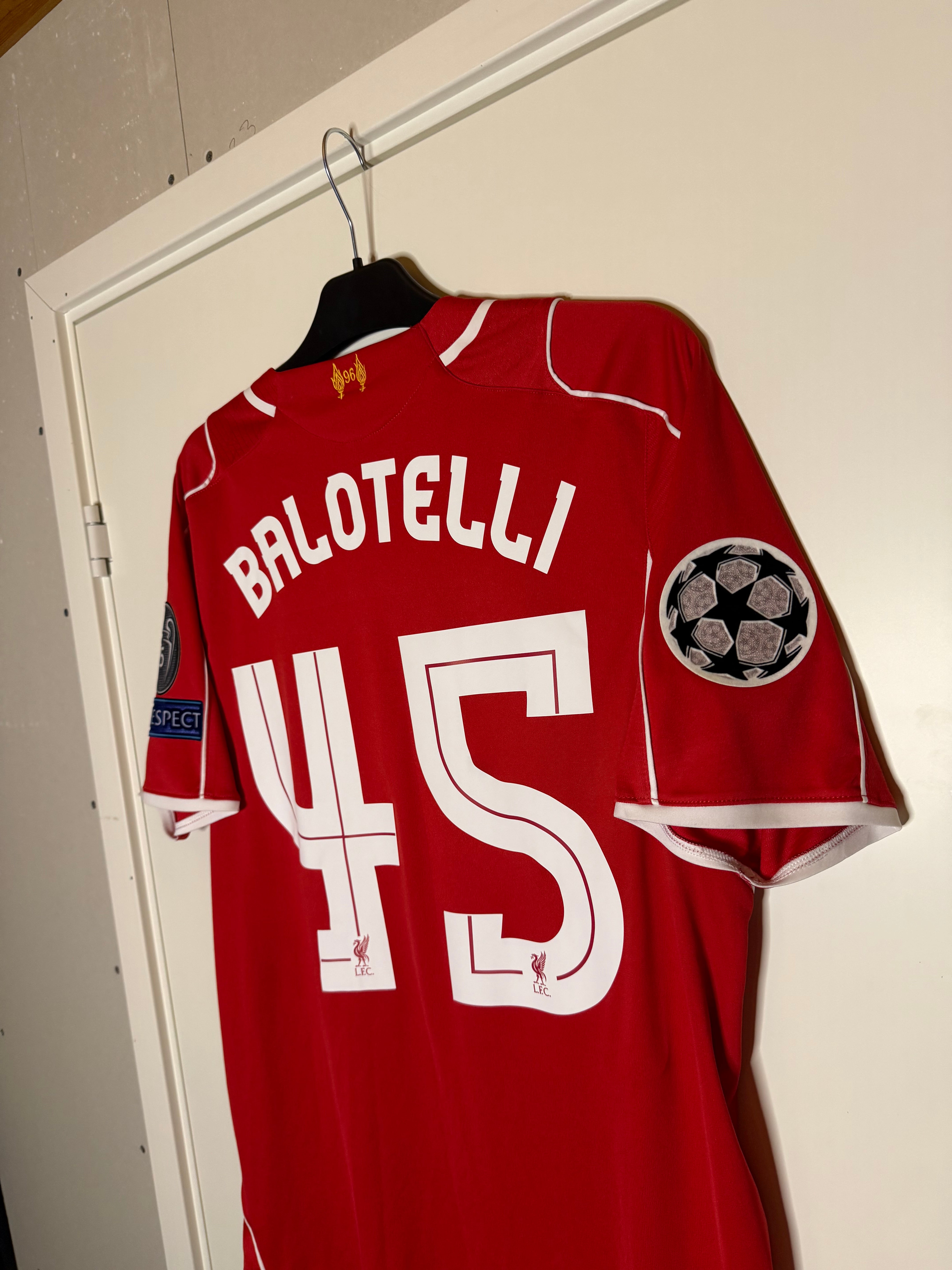 Liverpool 2014-15 UCL Hemmatröja Balotelli #45 Large
