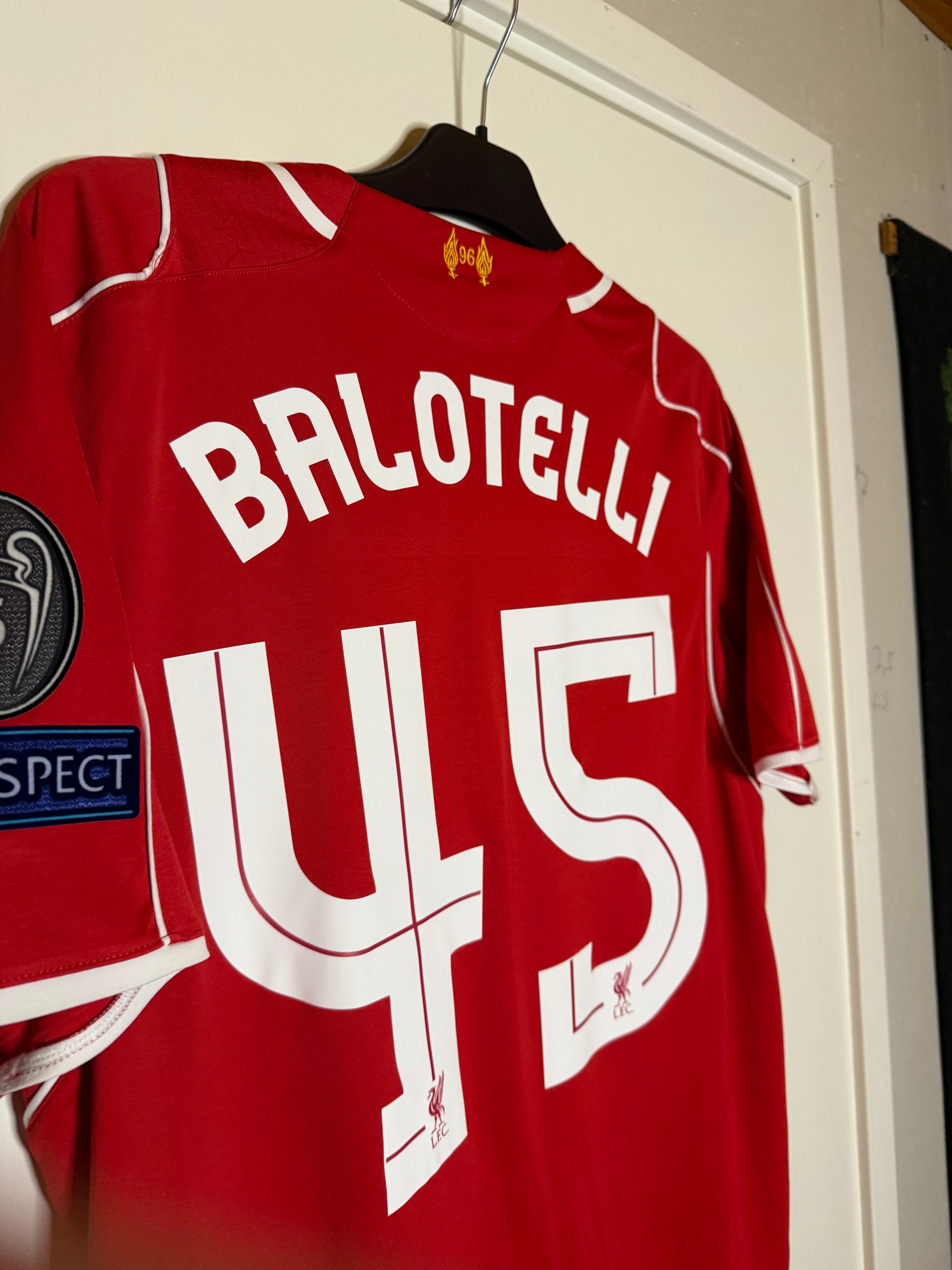Liverpool 2014-15 UCL Hemmatröja Balotelli #45 Large