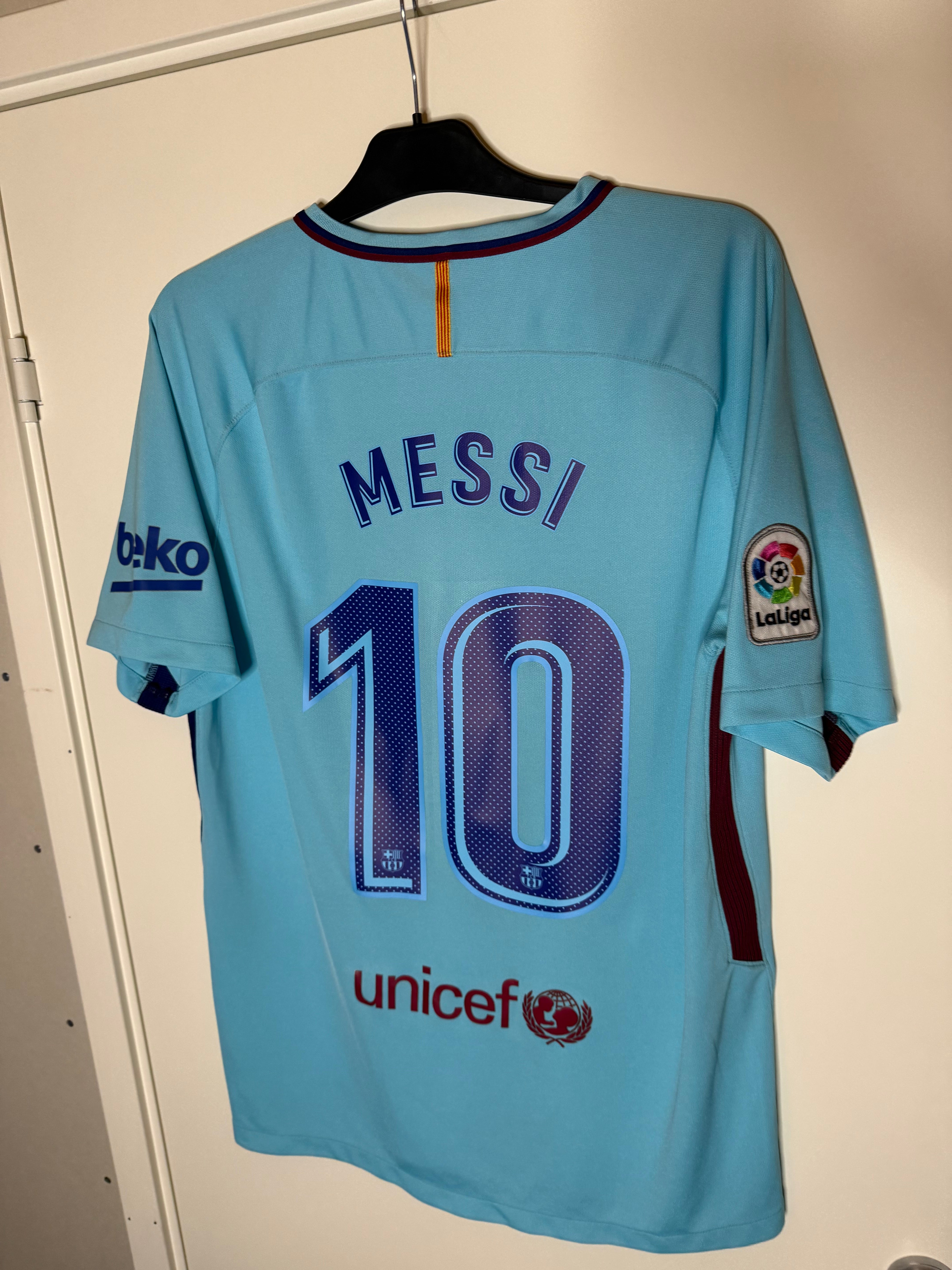 FC Barcelona 2017-18 Bortatröja Messi #10 Large