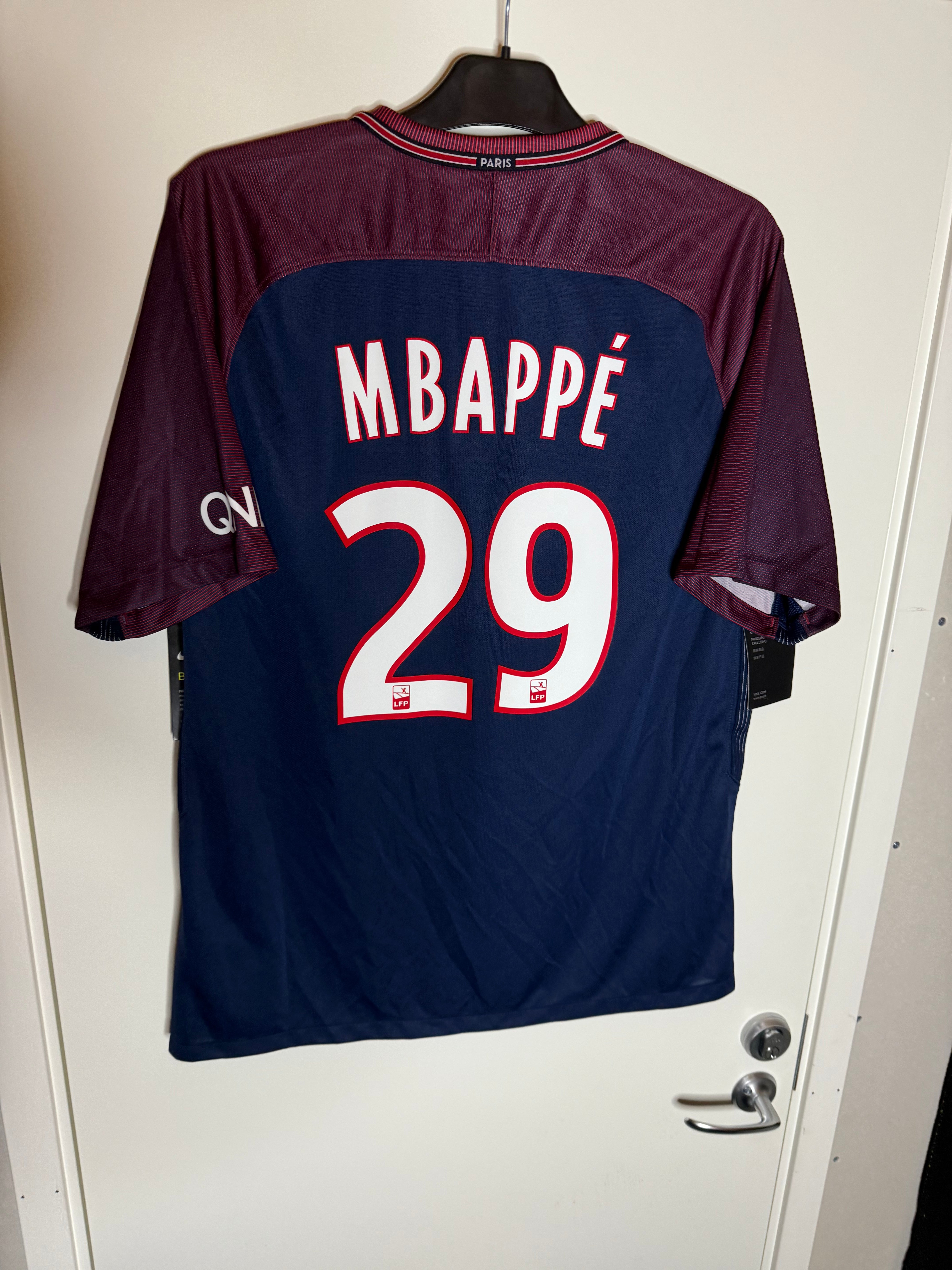 Paris Saint-Germain 2017-18 BNWT Hemmatröja Mbappe #29 Large